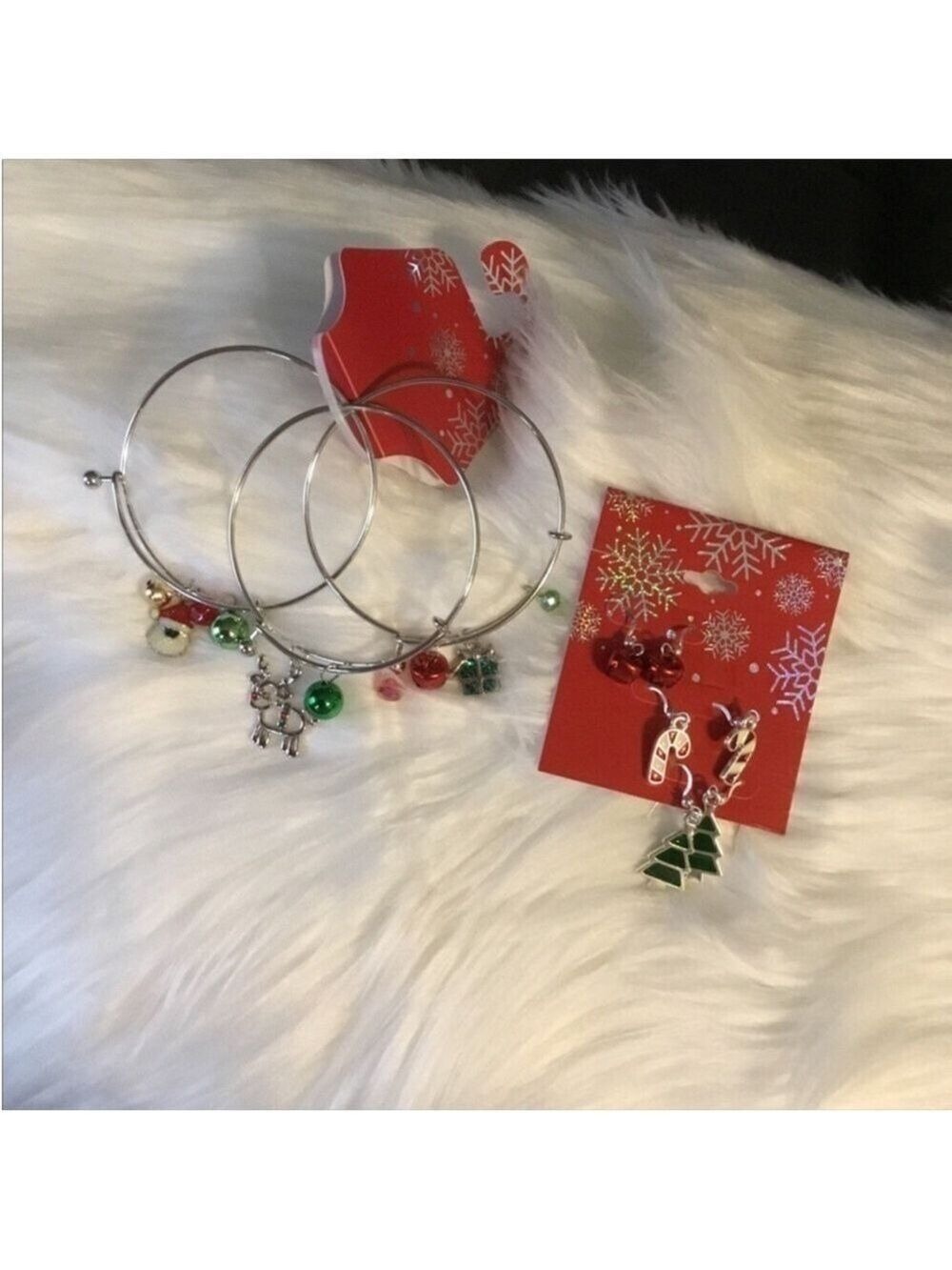 CHRISTMAS gift, santa, reindeer, jingle bells-charm bangle bracelets & e…